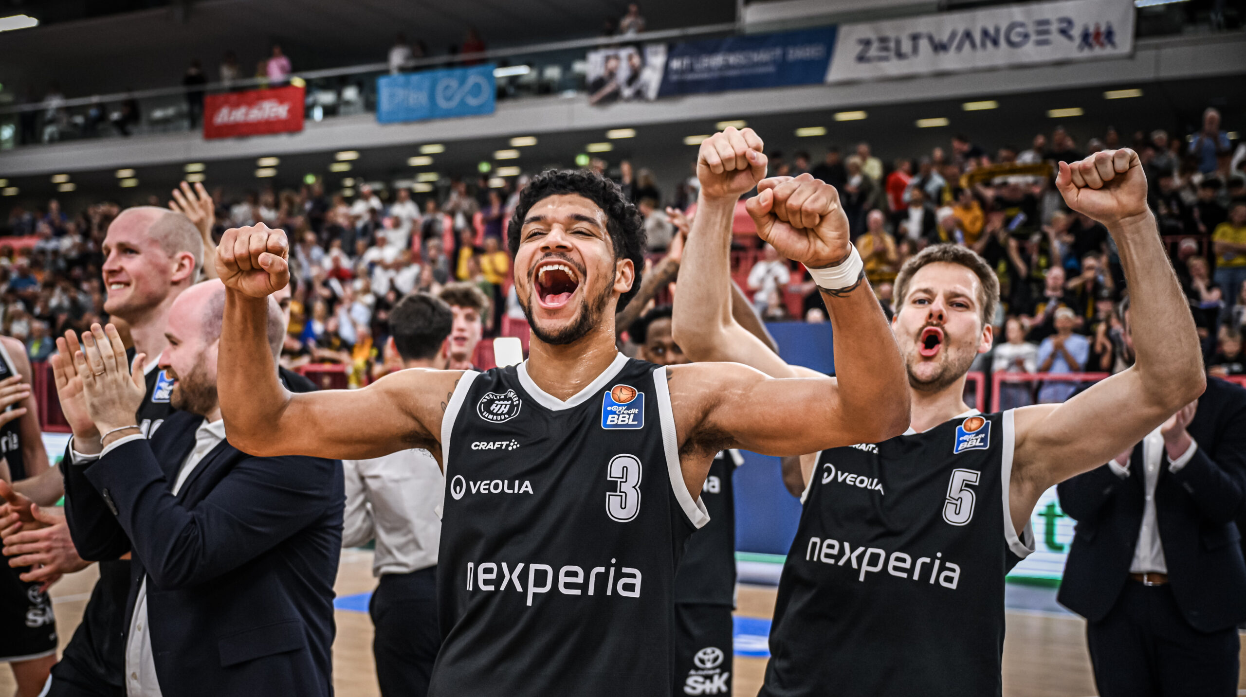 Mark Hughes und Nico Brauner jubeln nach Sieg in Tübingen