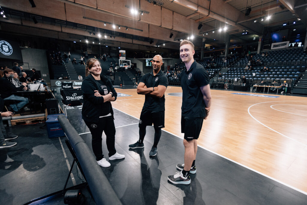 Gruppenfoto Annika Schlifelner, Melvyn WIredu und Jacob Hollatz