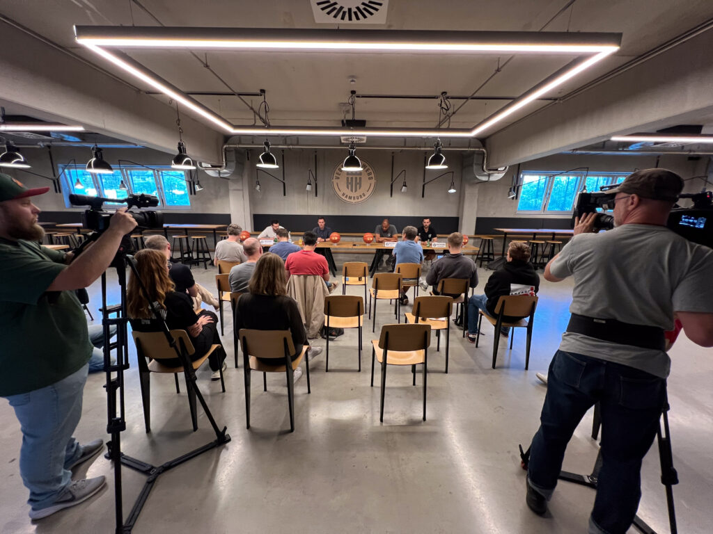 Totale Pressekonferenz im VIP-Raum der Inselpark Arena