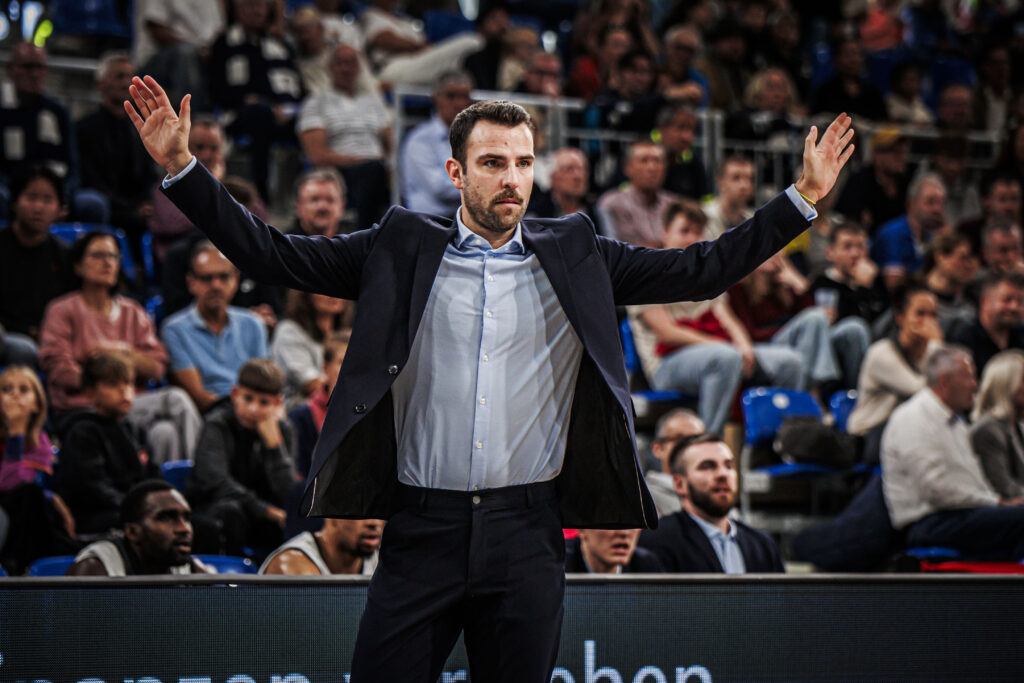 Head Coach Benka Barloschky beim BBL Pokalspiel gegen MLP Academics Heidelberg