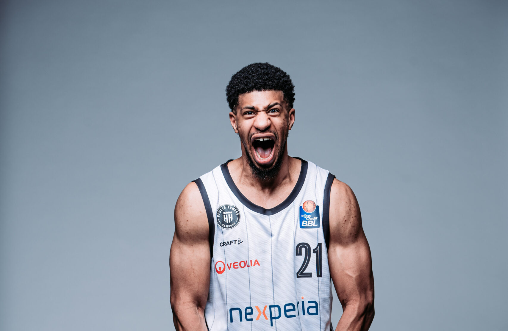 Jordan Barnett in weißem Trikot schreit