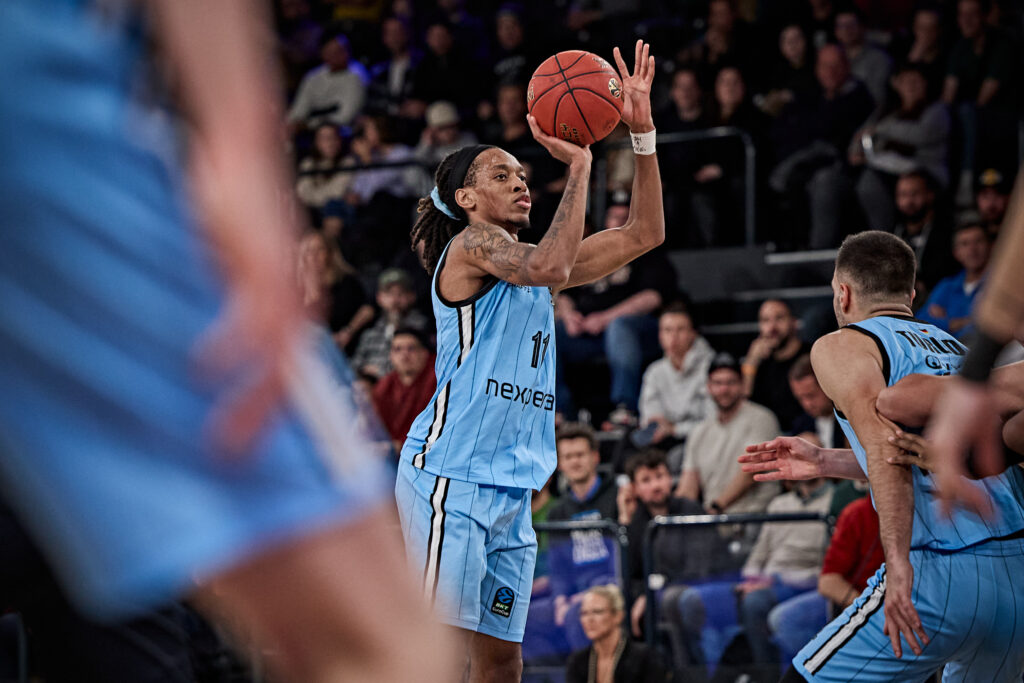 Keondre Kennedy beim Wurf
