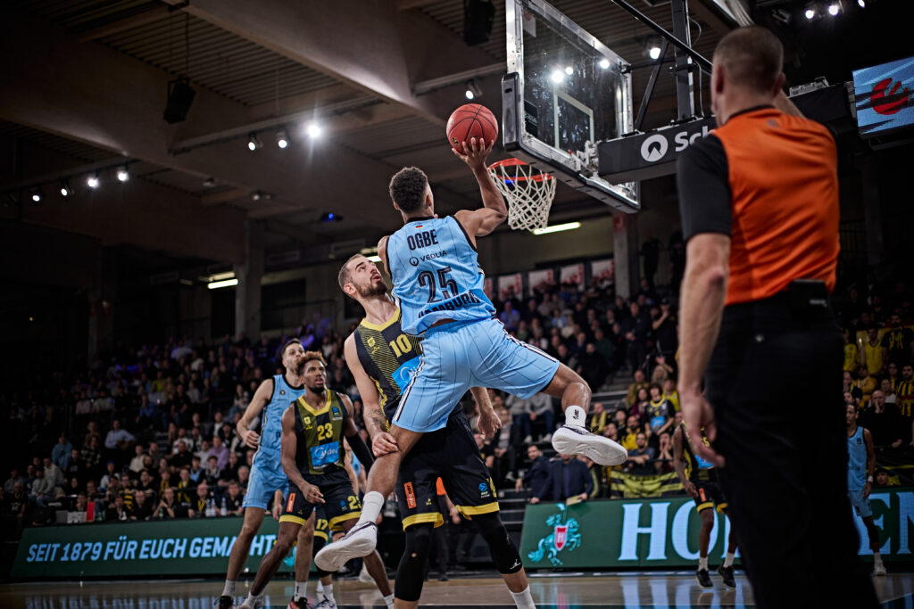 Kenneth Ogbe beim Trickshot