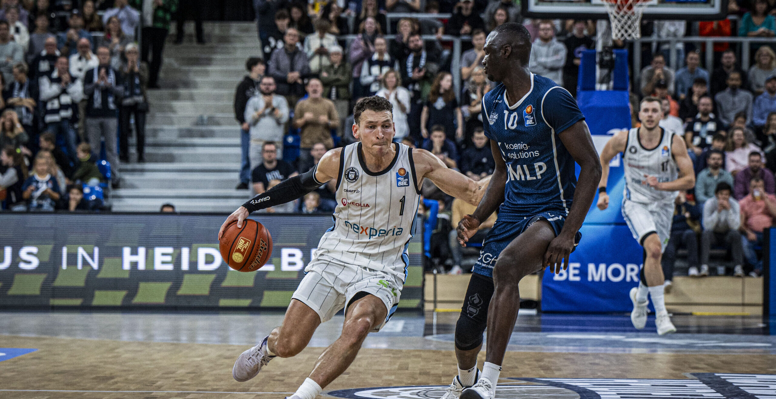 Brae Ivey am Ball beim Spiel MLP Academics Heidelberg - Veolia Towers Hamburg
