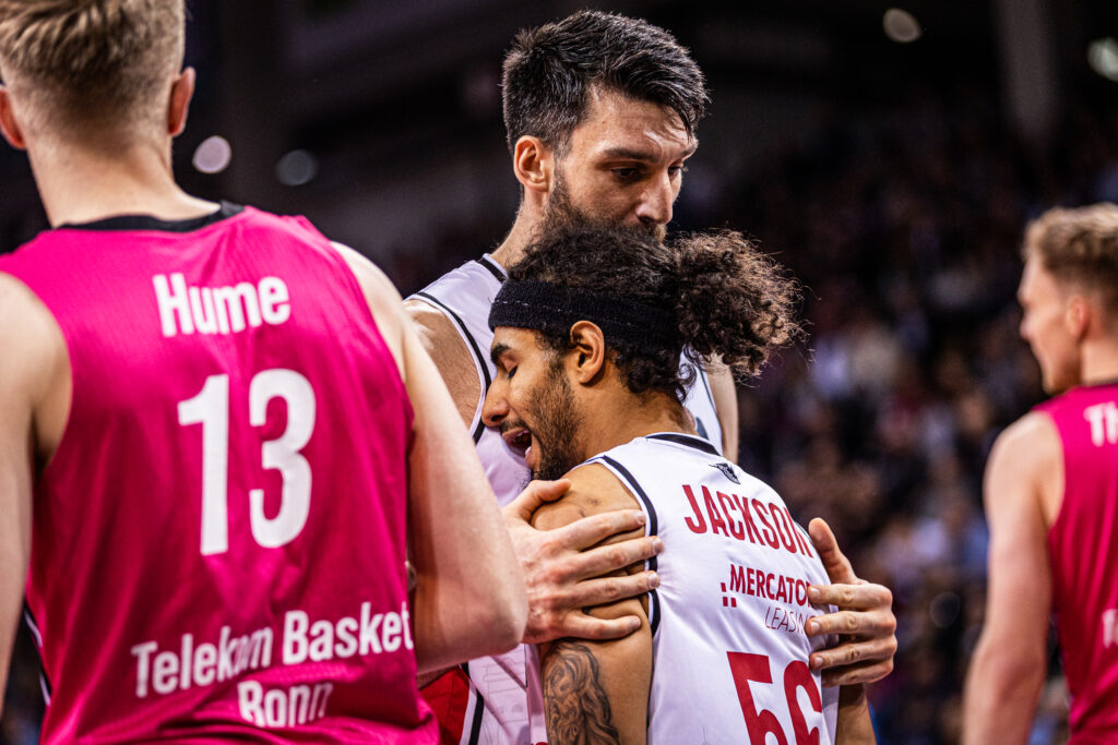 Würzburgs starkes Duo Owen Klassen und Jhivvan Jackson