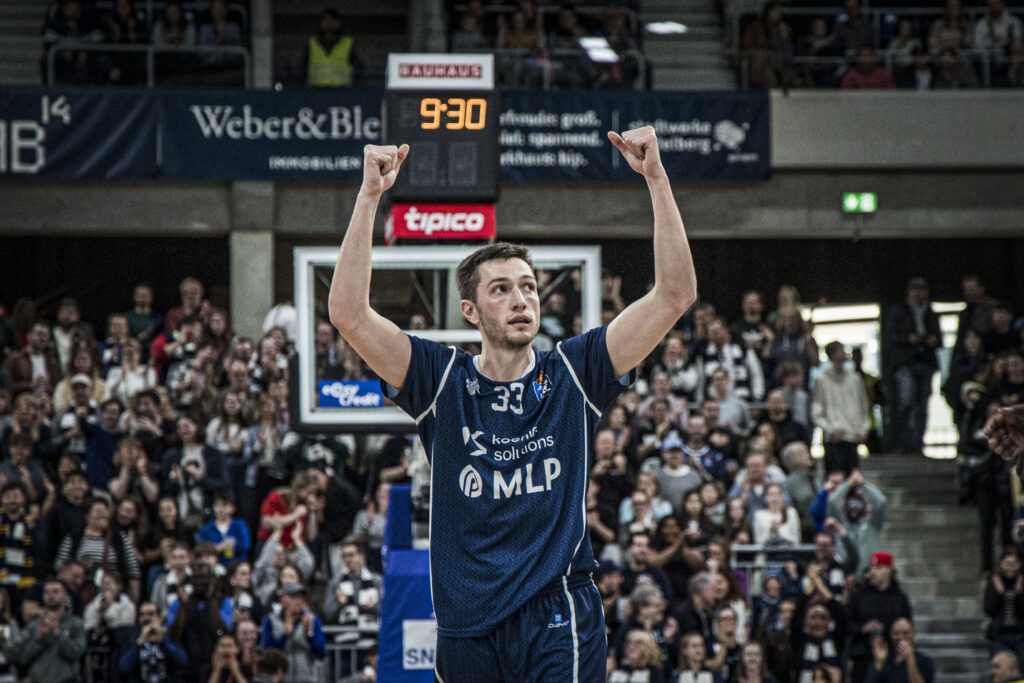 Heidelbergs Ryan Mikesell jubelt vor eigenen Fans