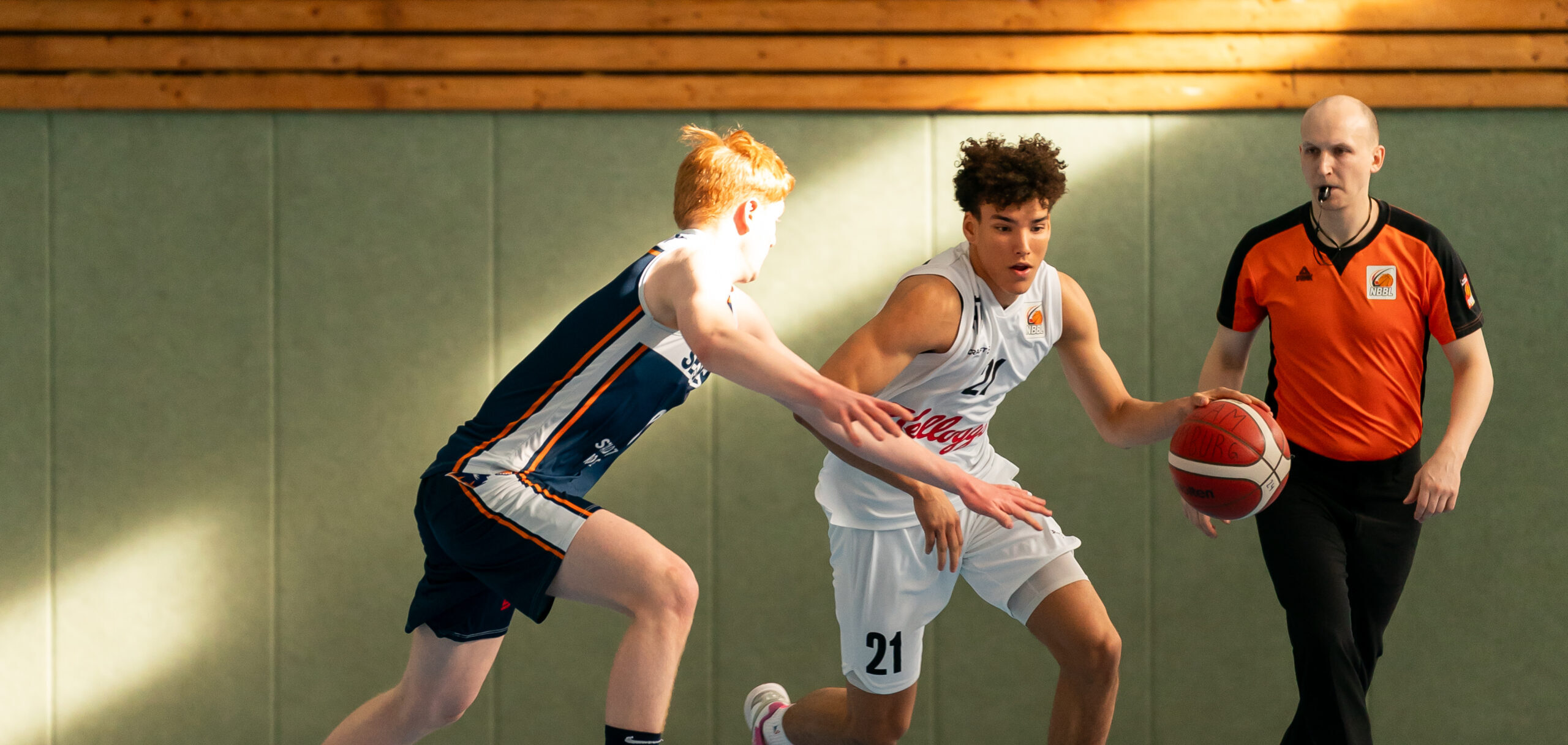 Nelson Martin mit dem Ball in der Hand im NBBL-Spiel gegen Rostock