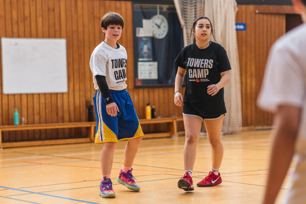 Junge und Mädchen beim Feriencamp der Towers