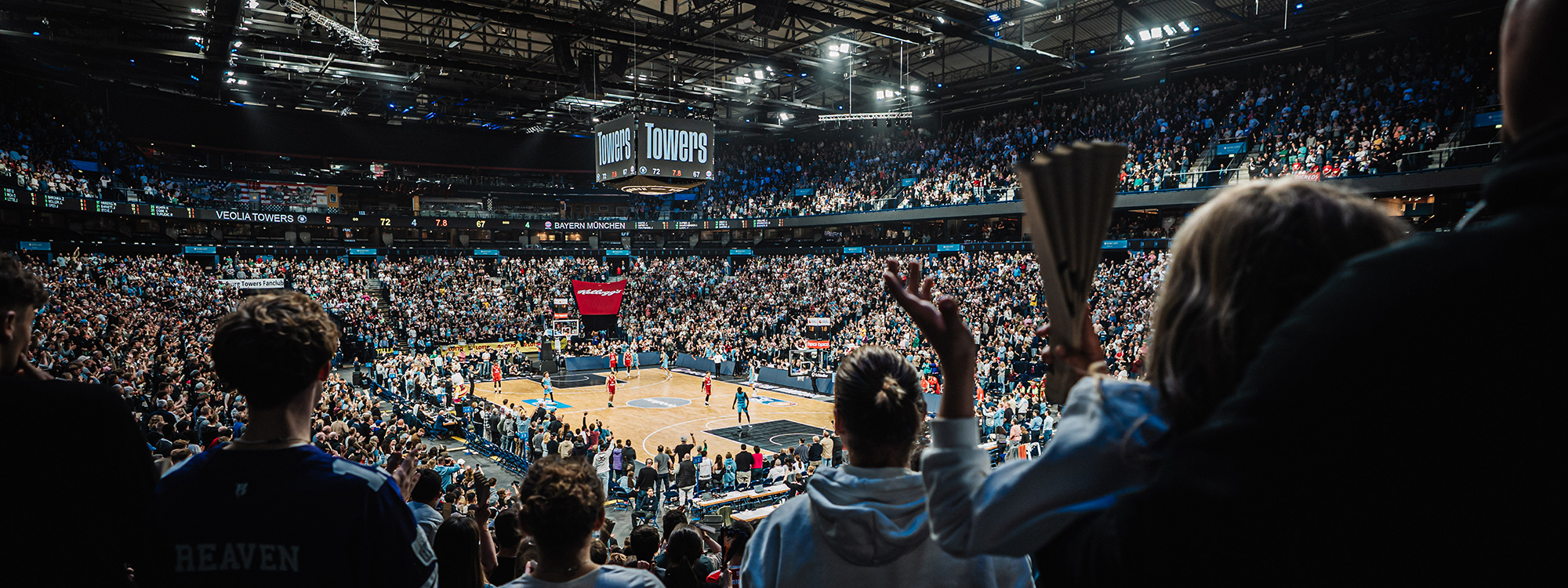 Panorama Barclays Arena mit Fans