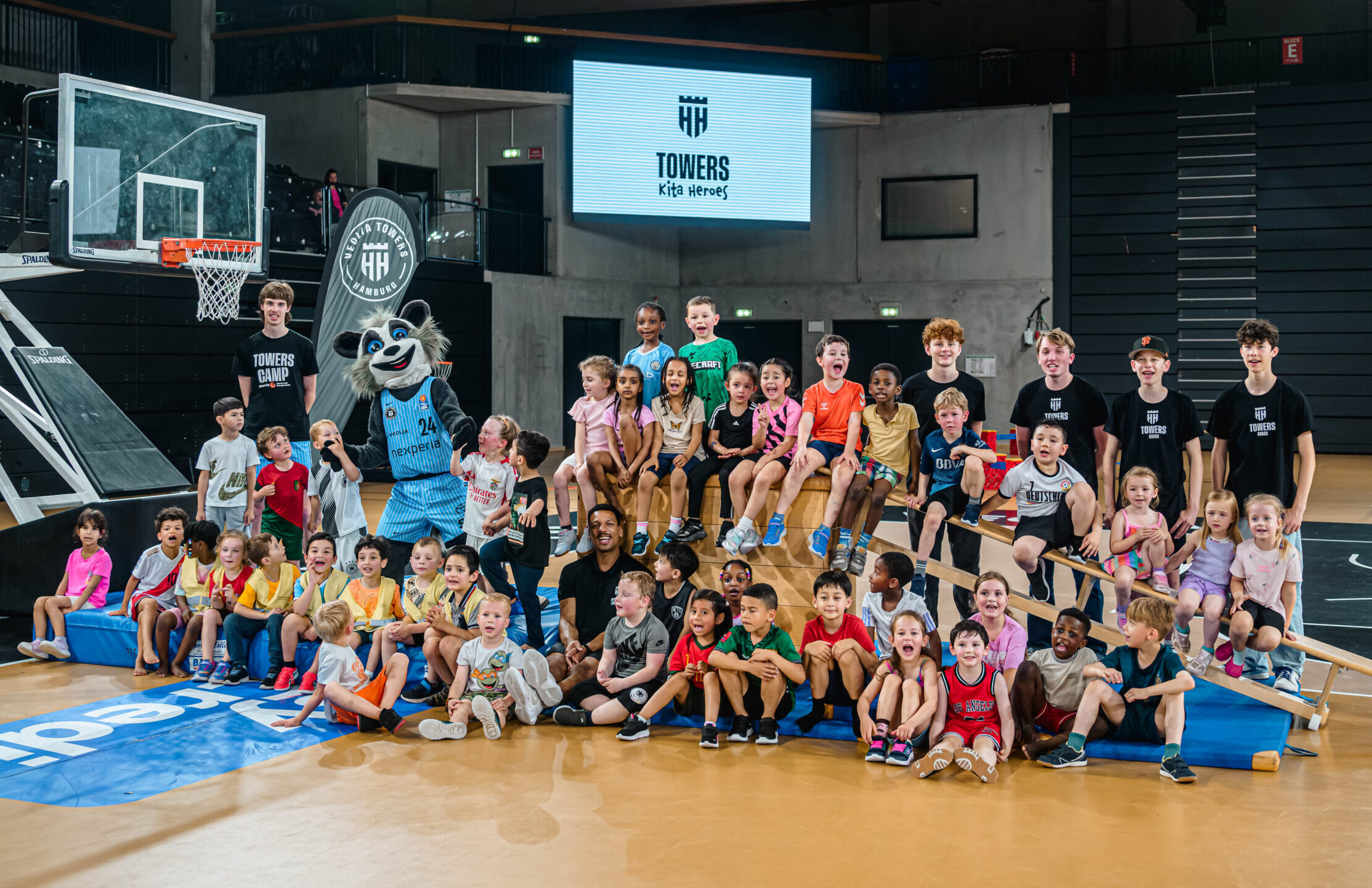 Strahlende Kinderaugen beim Kita-Heroes-Finale